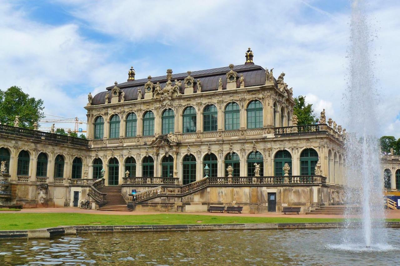 Großes Apartment im Zentrum von Dresden, 2 Schlafzimmer, 2 Bäder, Balkon Exterior foto